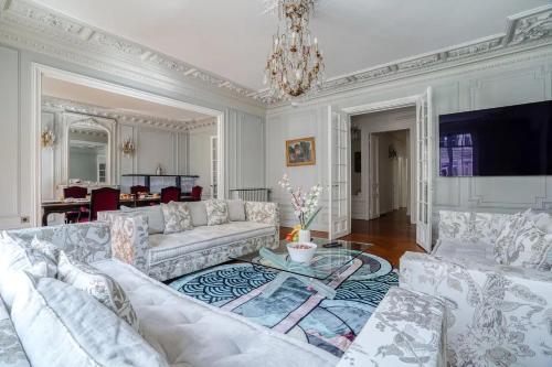 213 m2 Prestige Eiffel Signature, Париж
