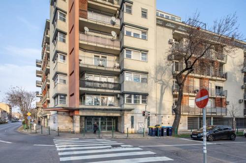 Comfy flat with balcony - main image