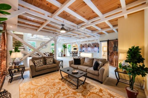 Villa Harmonia Pool and BBQ Steps to Beach in Potrero