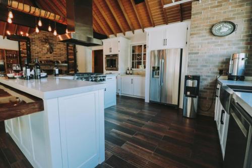 Baja Vineyard Lodge - Luxury in Valle de Guadalupe with pool in Valle de Guadalupe