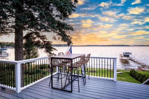 The Blue Sapphire 3BR 3BA Luxury Lakefront Home on Mineola Bay Stunning Views on Chain O Lakes in Johnsburg (IL)