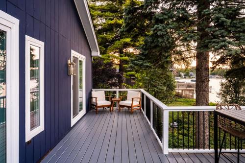 The Blue Sapphire 3BR 3BA Luxury Lakefront Home on Mineola Bay Stunning Views on Chain O Lakes in Johnsburg (IL)