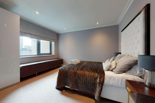 Luxury Canary Wharf Penthouse River Views 3 Bed 3 Bath - image 8