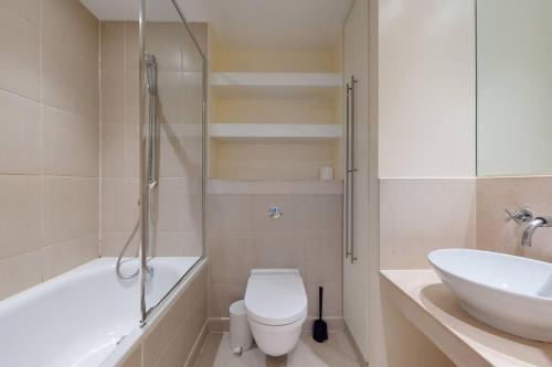 Luxury Canary Wharf Penthouse River Views 3 Bed 3 Bath - image 10