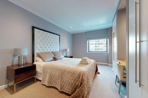 Luxury Canary Wharf Penthouse River Views 3 Bed 3 Bath - image 5