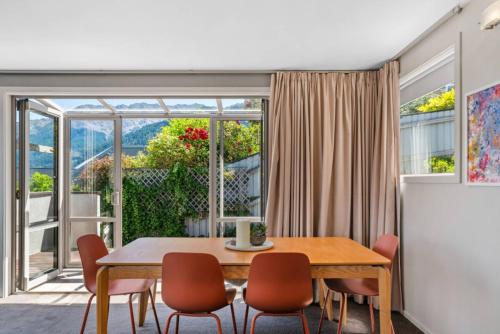 3BDRM w Lake views walk to town - image 9