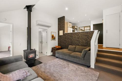 Broadview Hideaway - Cosy 2BDRM 5 mins to town - main image