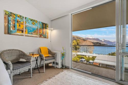 Lakeview Lookout | Lake & Mountain Views Cosy studio - image 9