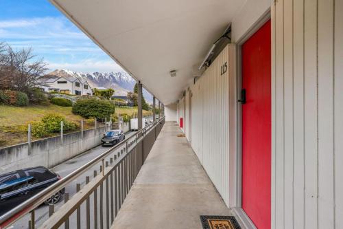 Lakeview Lookout | Lake & Mountain Views Cosy studio - image 12