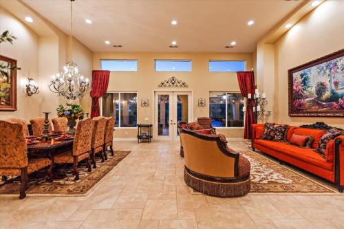 Villa Barhi - A Mediterranean Palazzo in ทาวซันด์ ปาล์ม (CA)