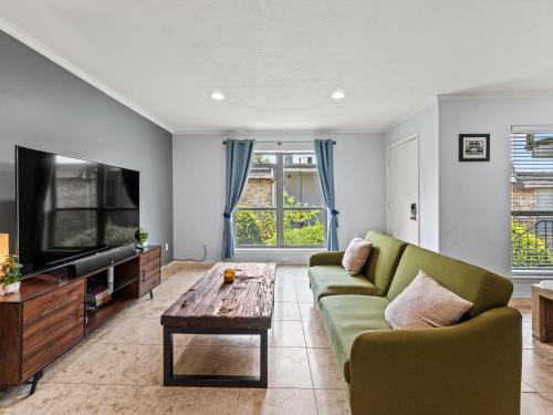 Spacious Preston Hollow Condo in Vickery Meadow