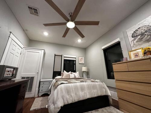 Farmhouse Oasis w Pool Heated Spa Treehouse and Game Room Located Centrally off I-4 in Plant City (Florida)