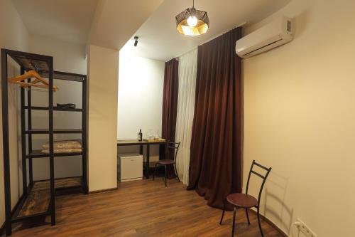 Winehouse Old Qvevri Apartments – Tbilisi, VA