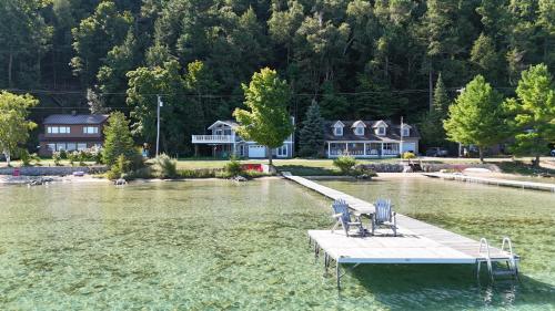 Trader Scotts - Lakefront And Gorgeous! in Frankfort, USA