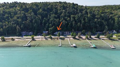 Trader Scotts - Lakefront And Gorgeous! in Frankfort, USA