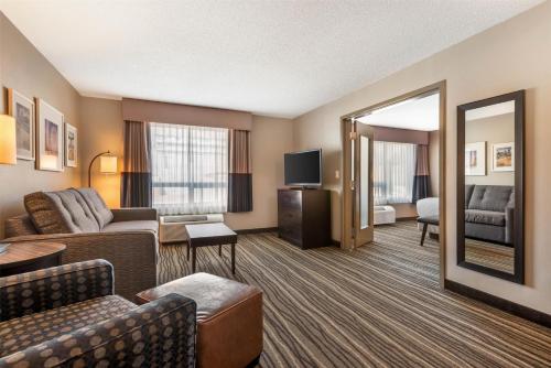 Best Western Plus Calgary Centre Inn - image 2