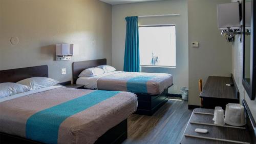 2 double beds