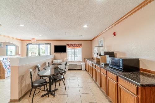 Capital O Fairway Inn - Baytown La Porte TX - 편의 시설/서비스