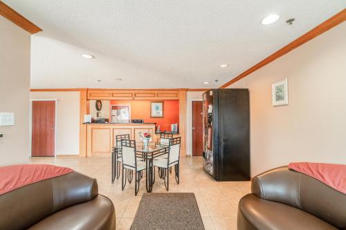 Előcsarnok, Capital O Fairway Inn - Baytown La Porte TX in La Porte