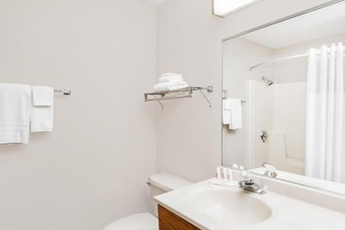 Super 8 by Wyndham Watseka - main image