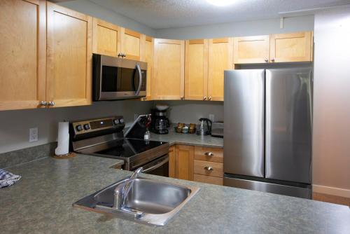 พาโนรามา แวเคชั่น รีทรีต แอท ฮอร์สทิฟ ลอดจ์ (Panorama Vacation Retreat at Horsethief Lodge) in พาโนรามา (BC)