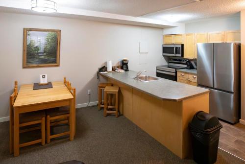 พาโนรามา แวเคชั่น รีทรีต แอท ฮอร์สทิฟ ลอดจ์ (Panorama Vacation Retreat at Horsethief Lodge) in พาโนรามา (BC)