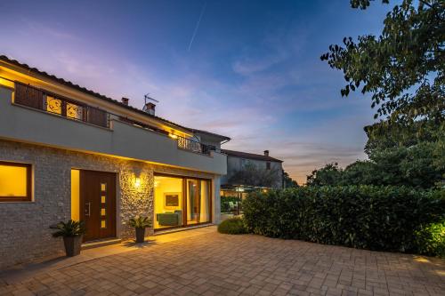 Villa Mare With Private Pool And Garden - Happy Rentals - image 3
