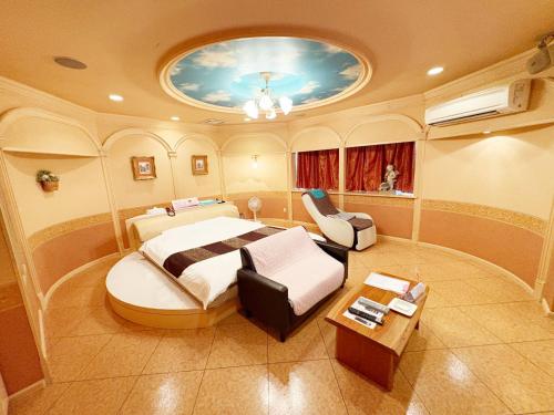 room detail thumbnail 0