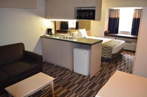 Stay Express inn and Suites Atlanta Union City