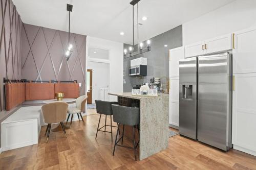 The Black Bungalow-Mins to Mercedes Benz Stadium in Collier Heights