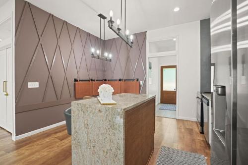 The Black Bungalow-Mins to Mercedes Benz Stadium in Collier Heights