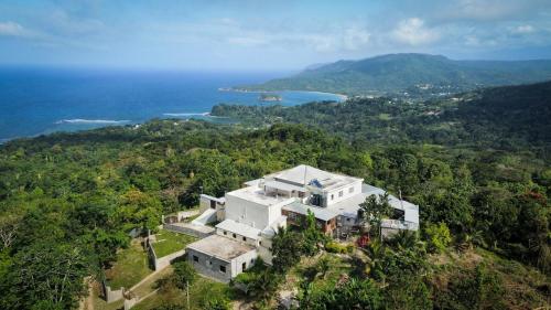ทัศนียภาพภายนอกโรงแรม, Breezy Castle Villa with private pool overlooking the Sea and Blue Mountains in พอร์ต มาเรีย