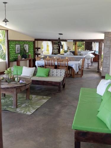 ห้องจัดเลี้ยง, Breezy Castle Villa with private pool overlooking the Sea and Blue Mountains in พอร์ต มาเรีย