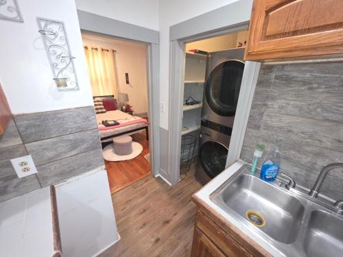 downtown and secluded in Manchester (CT)