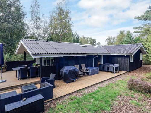 6 person holiday home in Ålbæk