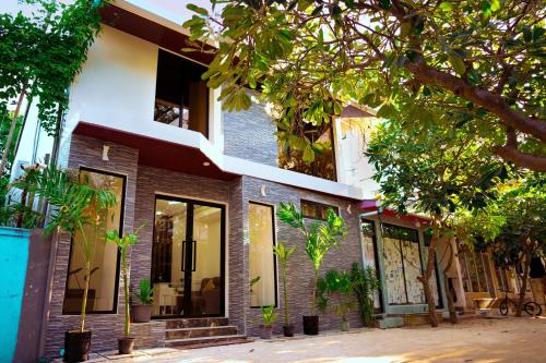 Handhuveli Dhangethi in South Ari Atoll