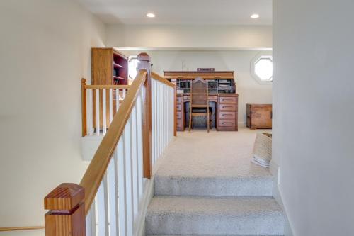 Beech Mtn Views, Next to Ski Resort Home with Decks in แบนเนอร์เอลค์ (นอร์ทแคโรไลนา)