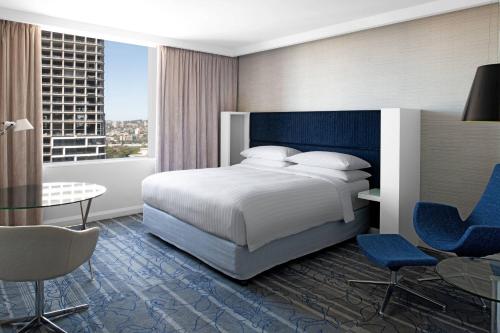 Guest room, 1 King, Cityscape view