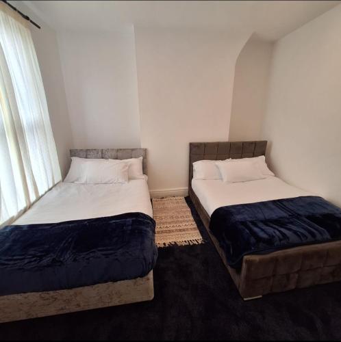 Modern, Stylish and Family Friendly Home!, Liverpool (photo 3)