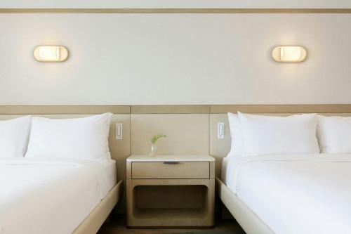 2 queen beds