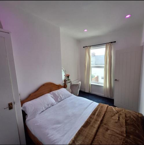 Modern, Stylish and Family Friendly Home!, Liverpool (photo 10)