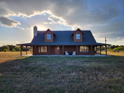 . Cozy Log Home in New Ulm
