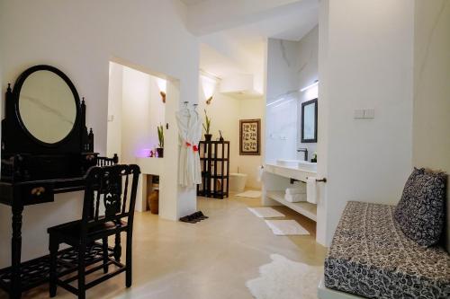 Rooms of Stunning luxe 220sm villa by the sea entirely private with own pool