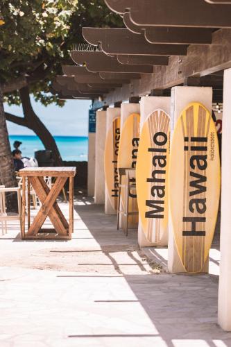 Waikiki Banyan condo - Diamond head & Ocean views with lanai & parking - Tap to explore photos