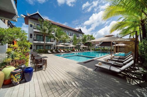 Howard Johnson by Wyndham Phuket Naiyang - 숙소 외관