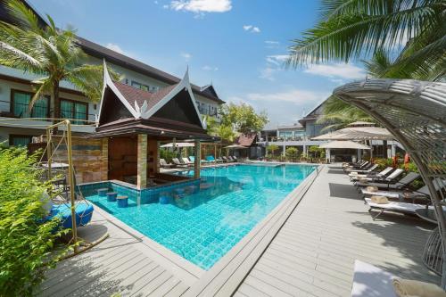 Howard Johnson by Wyndham Phuket Naiyang - 숙소 외관