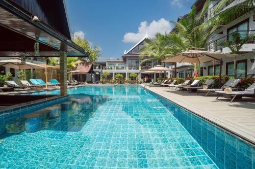 Howard Johnson by Wyndham Phuket Naiyang - 숙소 외관