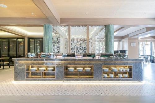 餐厅, 温德姆豪生普吉奈阳酒店 (Howard Johnson by Wyndham Phuket Naiyang) in 普吉岛