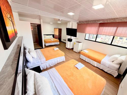 4 twin beds
