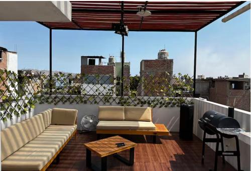 House in Barranco, Hot Tub & Rooftop Cinema, 11 P